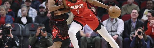 世界杯官方客户端下载-拉锯战！火箭三分12中3陷被动：杜兰特12分7板，乌度卡场边生气