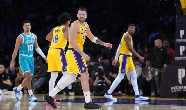 世界杯客户端升级说明-爆冷！湖人惨败东部鱼腩！詹姆斯创历史第一，东契奇空砍39分4助