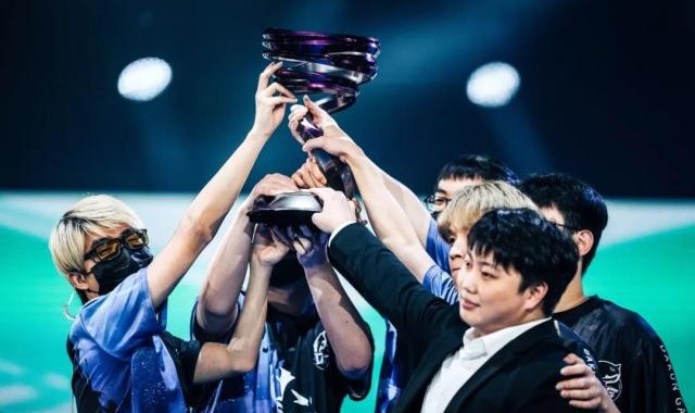 世界杯官方客户端下载-英雄联盟手游赛事潜力初显，寻新求异是“破晓”关键