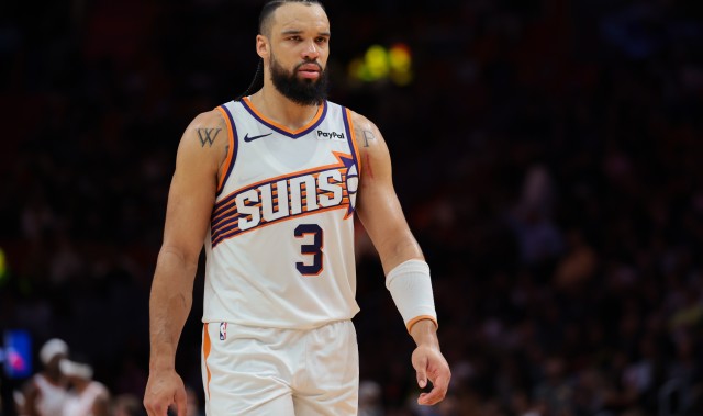 世界杯手机官网直播软件下载官方入口-不太行！狄龙复出13投仅4中拿到9分5板有5犯规 三分3中1